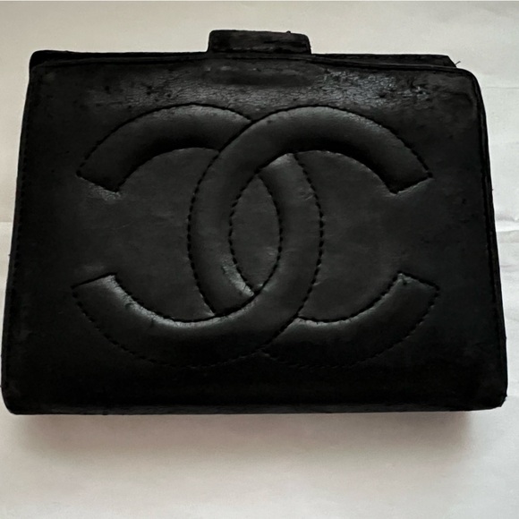 CHANEL Mini Black Caviar Leather Timeless Kisslock Compact Wallet Callouts shown - Picture 2 of 12